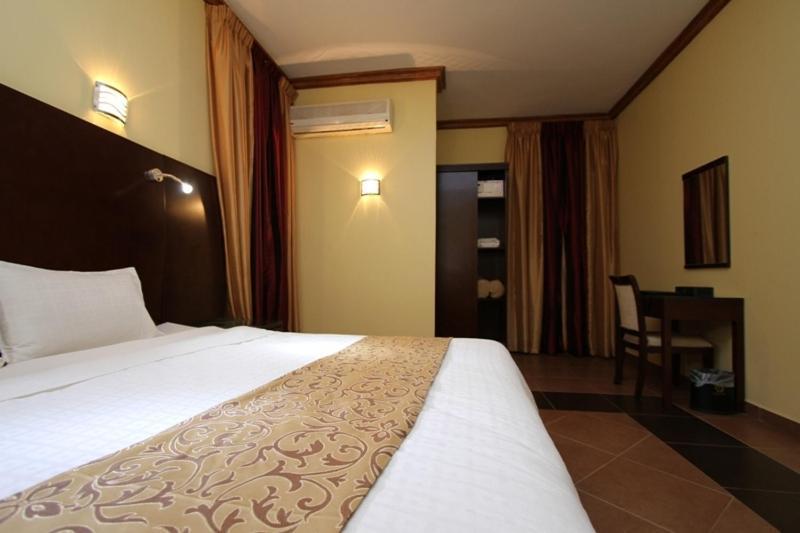 Raoum Inn Arar Exterior photo
