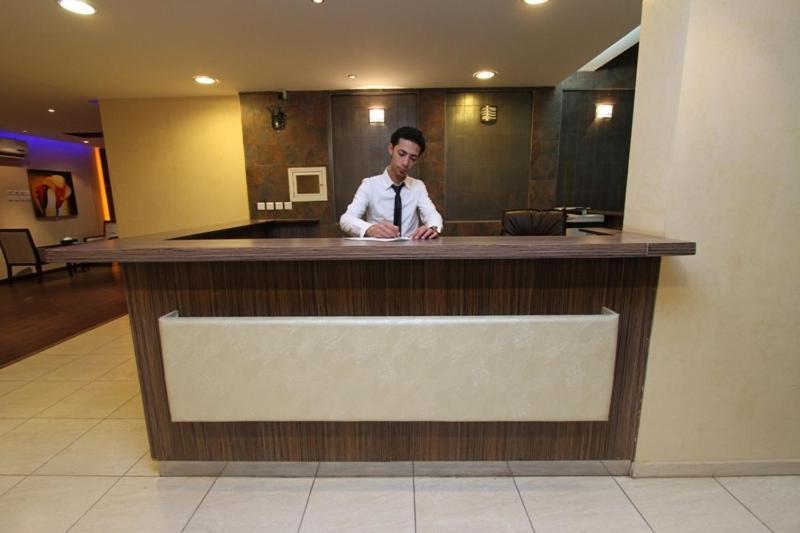 Raoum Inn Arar Exterior photo