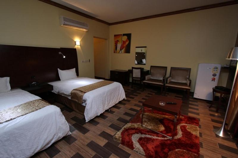 Raoum Inn Arar Exterior photo
